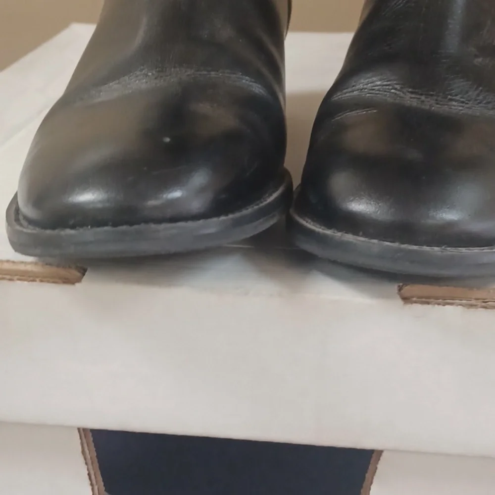 8.5 Tory Burch BOOTS 👢